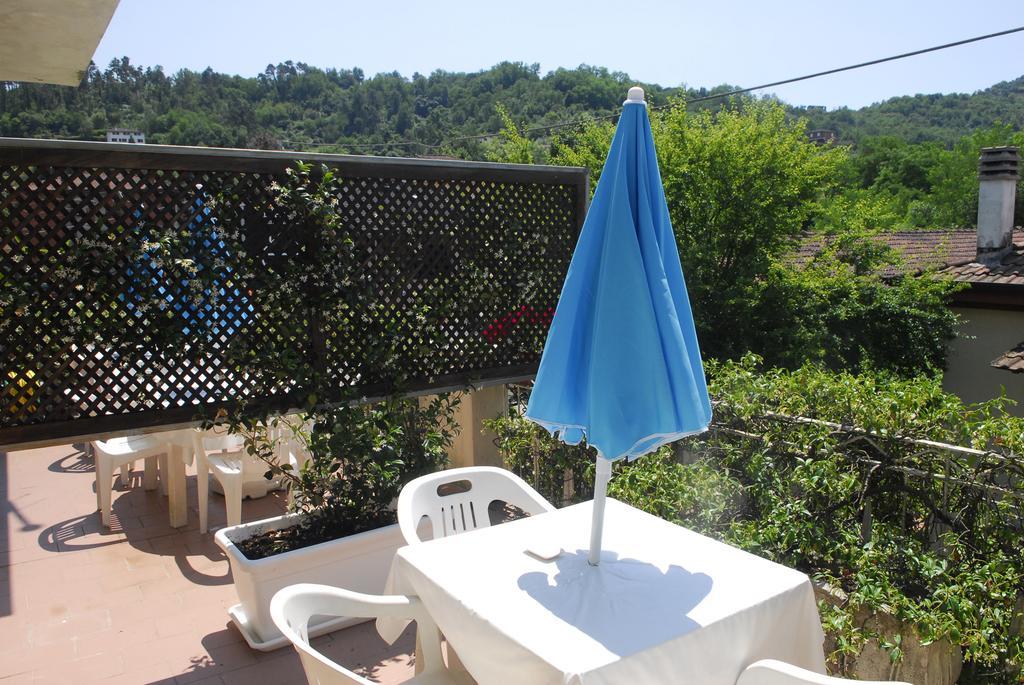 La Pergola Private Parking Hotel Vezzano Ligure Bagian luar foto
